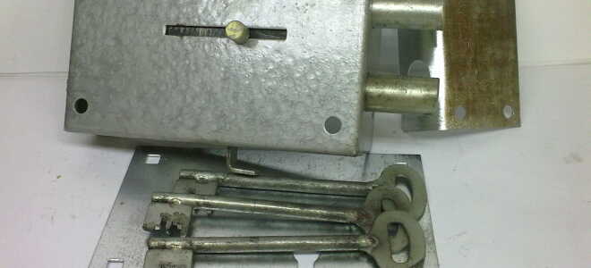 Замок гаражный на ворота: какой лучше выбрать