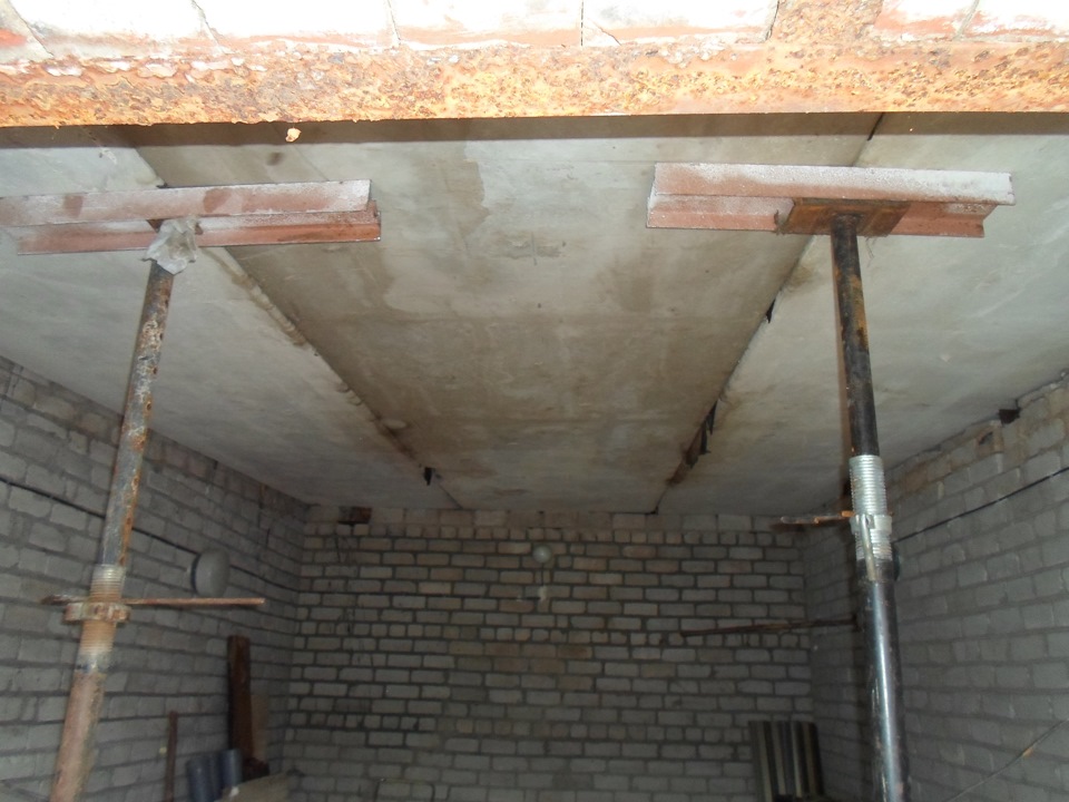 как поднять ворота в кирпичном гараже своими руками