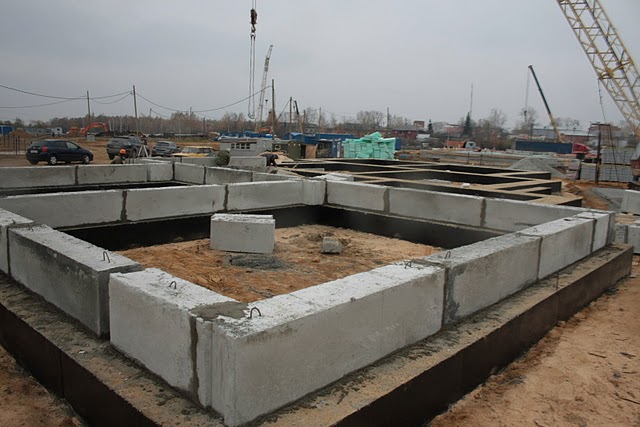 Блочная основа быстро собирается подобно конструктору