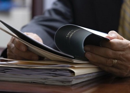 Проверка документов является важной частью перед покупкой любой недвижимости
