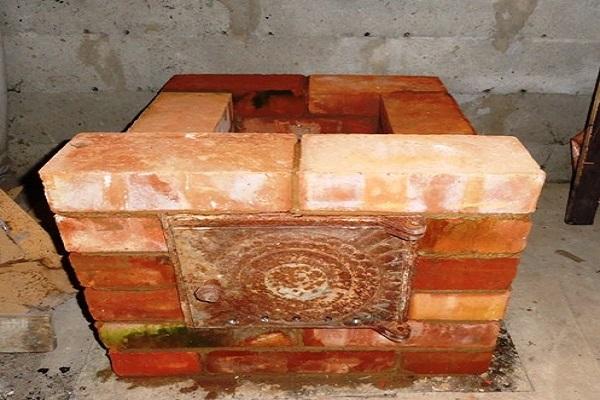 кирпичное строение 
