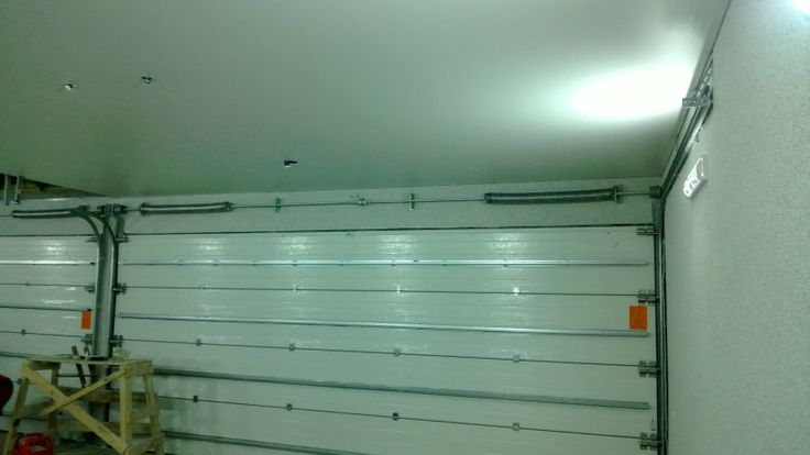 Натяжной гаражный потолок выглядит эстетично и защитит от потопа