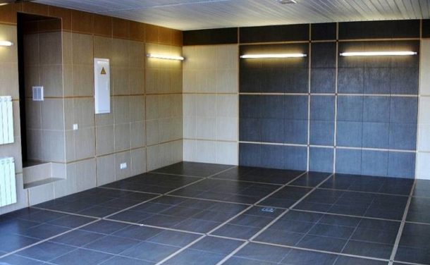 Внутренняя отделка стен гаража керамической плиткой